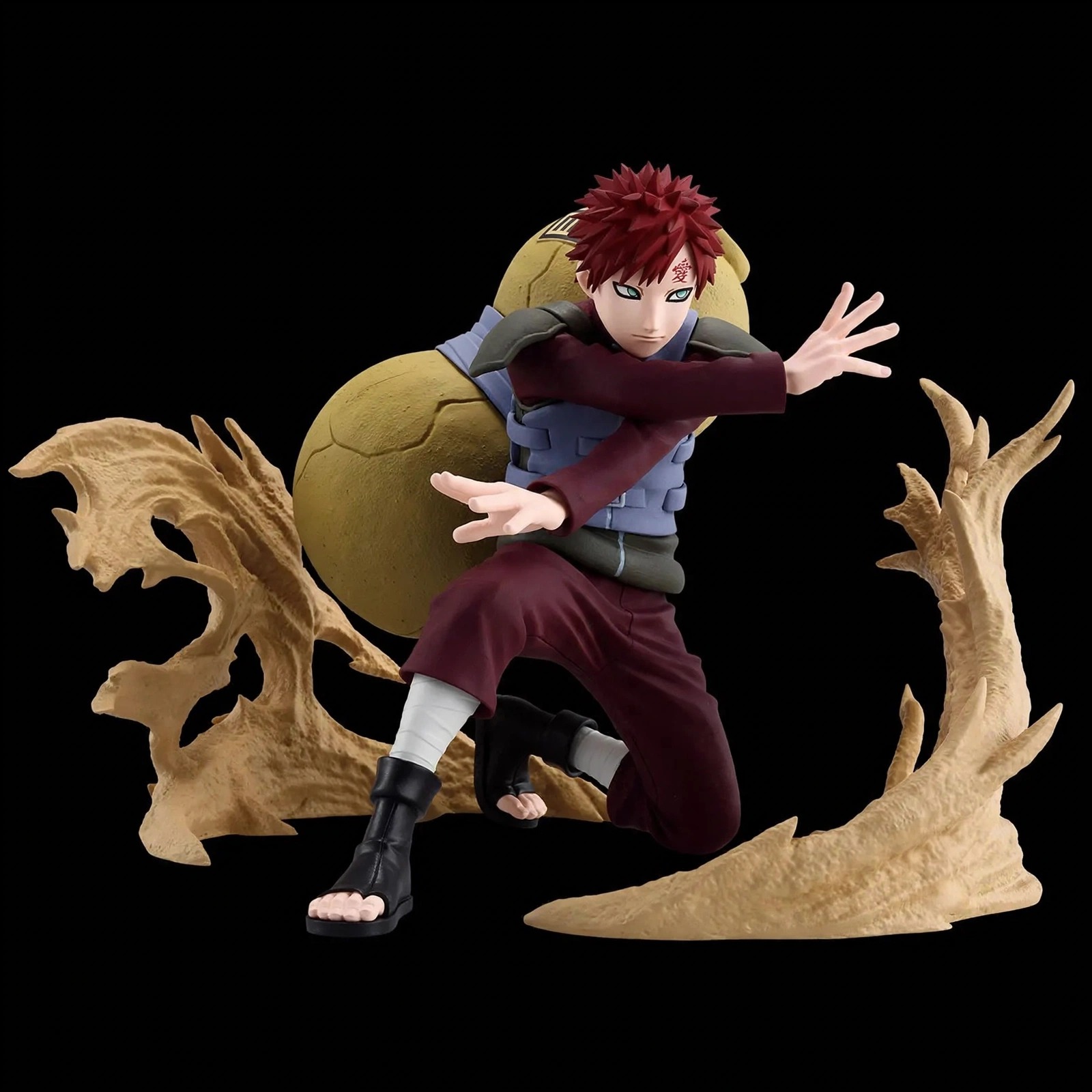 Gaara Figur auf Sockel mit Sand-Effekt