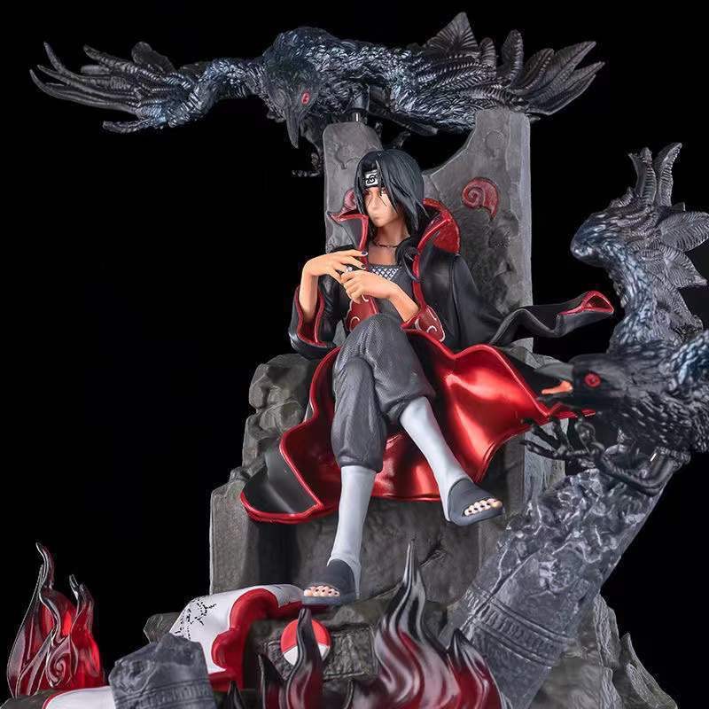 Itachi Uchiha Raben Statue Rückansicht