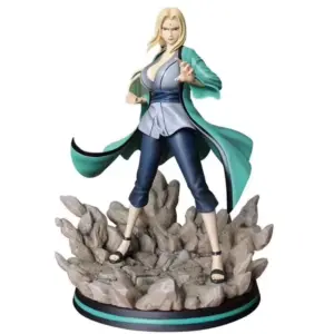 Tsunade Figur auf felsigem Sockel